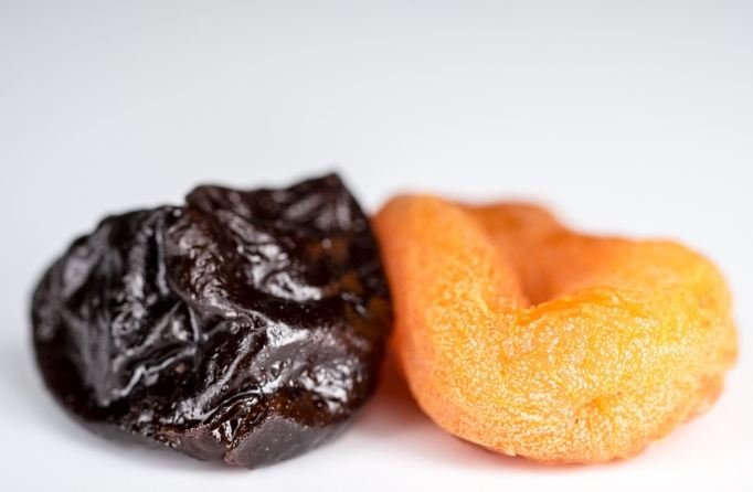 dried apricots and prune