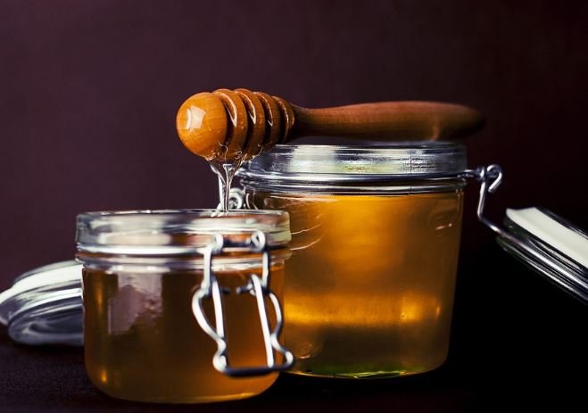 honey in glass jar