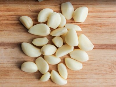 Garlic cloves