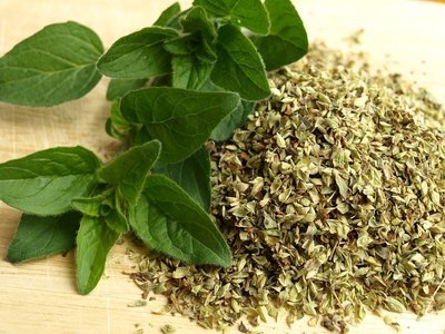 Oregano leaves and seeds