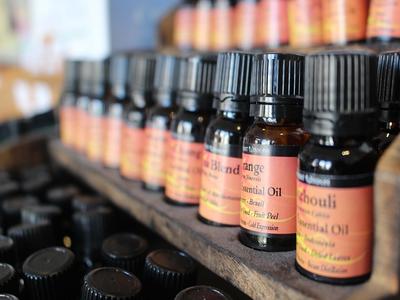 Oils to treat an ear infection