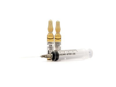 Syringe and vaccine