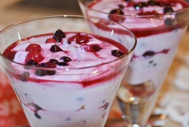 yogurt with berries