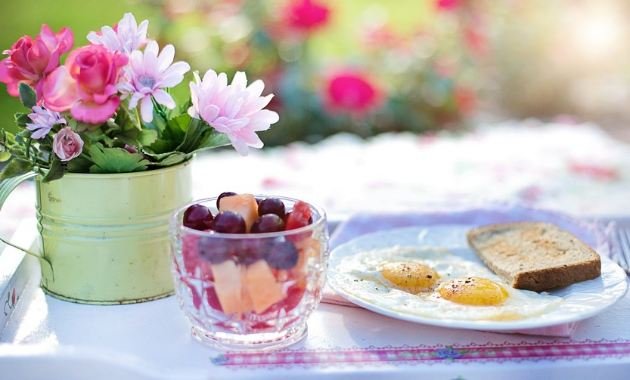 Breakfast and scrambled eggs