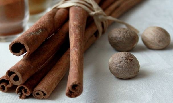 Cinnamon sticks and nutmegs