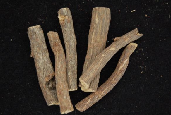 Dried sticks of licorice root