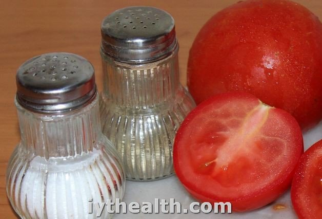 Salt, pepper and tomatoes