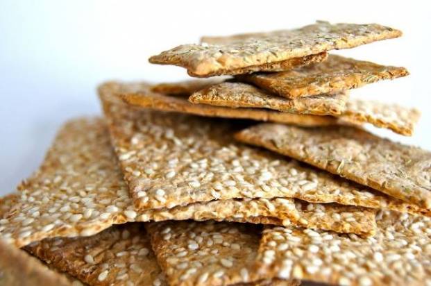 Biscuit with sesame seeds