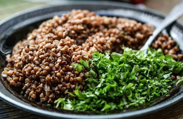 Buckwheat porridge with greens