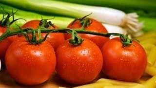 Tomatoes, green onions and pasta