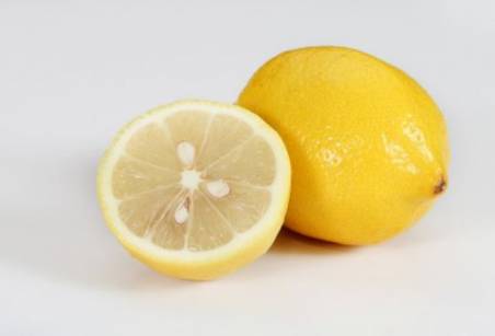 Lemon juice acne treatment