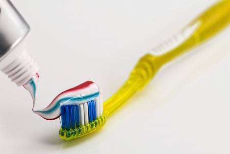 Colored toothpaste and toothbrush