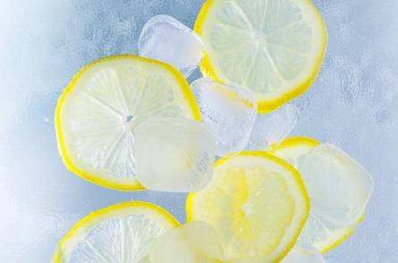 Lemon with ice